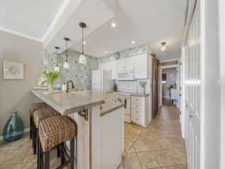 Conched Out - Feel the ocean breezes as you relax on the deck overlooking the lovely Carolina Beach coastline condo - Carolina Beach - 5