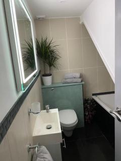 Trendy 3 Bedroom Home Close To Margate Beaches Bars Resturants 2 Night Min Stay - 9