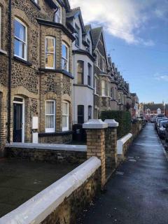 Trendy 3 Bedroom Home Close To Margate Beaches Bars Resturants 2 Night Min Stay - Kent - 1