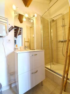 Maison Kyprea: charmant appartement /duplex , spacieux, tout confort avec terrasse extérieure privée, parking privatif , vue pittoresque sur la citadelle de Corté et les montagnes. - Corte - 4