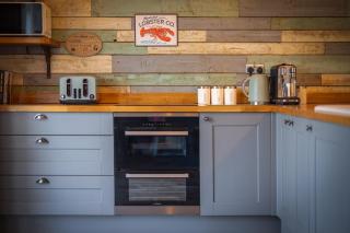 Den of Joy Humberston Fitties sleeps 6,hot tub,log burner - 3
