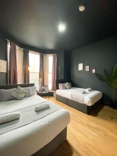 Holland Road Stays - 6