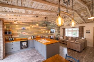 Den of Joy Humberston Fitties sleeps 6,hot tub,log burner - 4