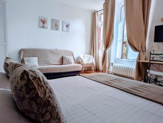 Logis Hotel La Tourelle du Beffroi - Bourbon-Lancy - 0