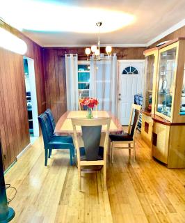 LGA airport 3 mins, 3 BR Duplex House, Parking and private backyard, 9mins subway! - 6
