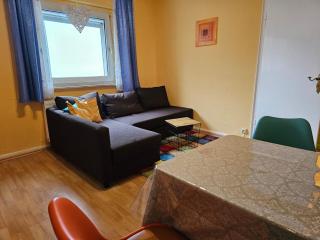 Eigener Eingang, 1-Zimmer mit Bett und große Wohnküche mit Schlafcouch - Oberhausen - 3