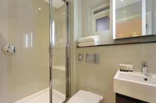 Ashburn Court Apartments - London - 6