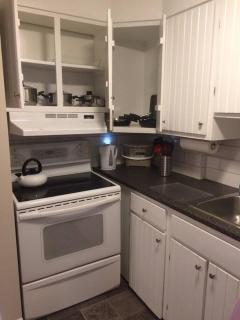 Bauer Terrace - Cozy 1 bedroom beside The Citadel - 6