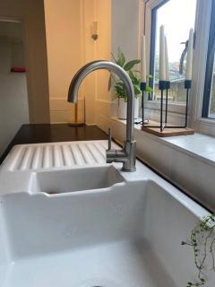 Homely 2-bed Terrace with Log Burner - 5
