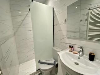 Oasis Garden Apartment - 8