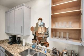 3BR/3.5BA Three Story East Downtown TownHouse with view - 5