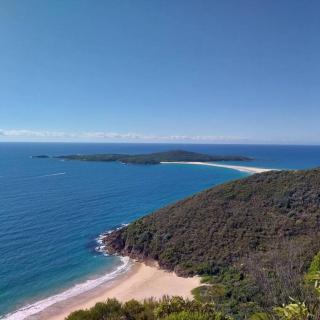 Bubbles and Waves - Anna Bay - 7