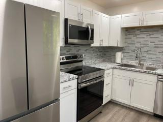 Four Bedroom Home Near Hartsfield Jackson Airport - Riverdale - 2