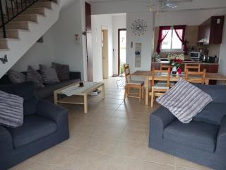 Beautiful 2-Bed House in Mandria paphos - Mandria - 6