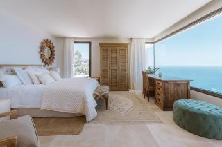 Serenity Villa on the Cliff with climatized pool - 2