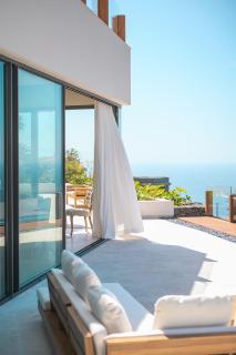 Serenity Villa on the Cliff with climatized pool - 3