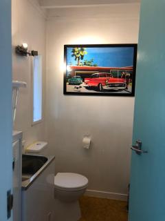 Water's Edge City Retreat - 6