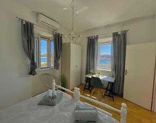 Seafront apartment with amazing view - 1