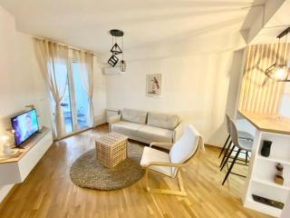 Bright Scandi Apartment - Skopje - 5