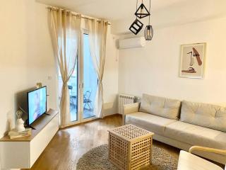 Bright Scandi Apartment - Skopje - 1