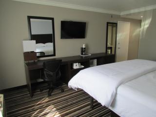 Best Western Plus Diamond Valley Inn - 2