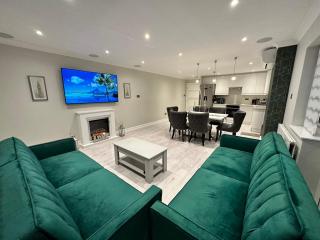 Luxury House - Greenford - 0
