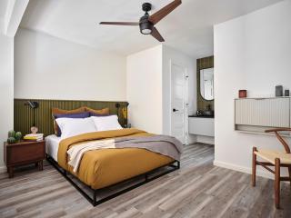 Midcentury Couples Designer Loft - Casa Tuya - 0