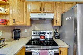 Hot Tub and Game Room Cozy Big Bass Lake Home! - Gouldsboro - 3