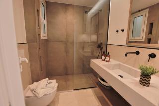 La Mer Bleue Beachfront Boutique Apartments - 3