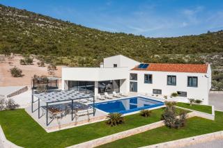 Luxury Villa Dolac near Split, airport, complete privacy, infinity heated pool - Marina - 7