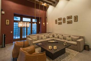 AMAZING HOME WITH POOL IN A STELLAR LOCATION - 9