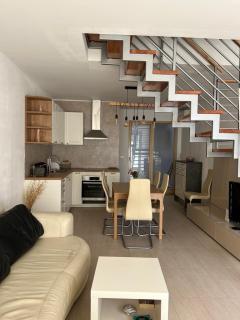 Sunny View Apartment - 5