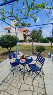 Blue and White - Kremasti - 0