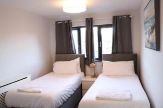 Garland Modern Apartment with Private Garden & Parking Dartford 5 - 2