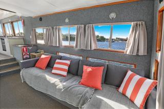 Caloundra Houseboats - Pelican Waters - 4