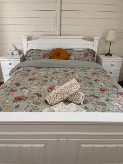 Taree CBD cottage apartments - 8