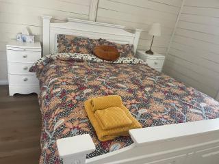 Taree CBD cottage apartments - 7