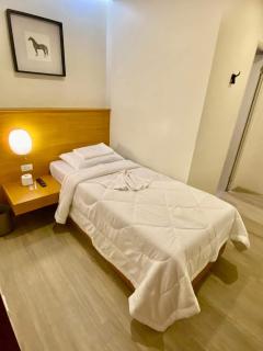Aurora Suites - Manila - 9