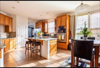 Van Gogh Guest Rm #1 • Van Gogh 1-Executive Room in a single family home - 8