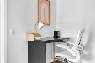 Gold Coast Studio w Deck Gym Lounge nr L CHI-651 - Chicago - 6