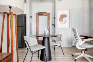 Loop 1BR w Lounge Gym Roof nr L CHI-692 - 5