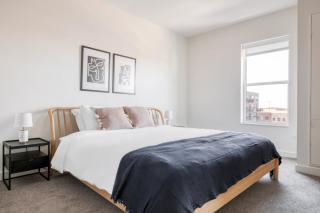 Elmhurst 1br w lounge pool gym nr Metra CHI-865 - 1