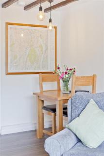 Badger's Cottage with stunning lake & mountain views - 3