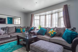 Red Lodge Stays - LS8 - close to city center and amenities - private parking - contractor welcome - 0