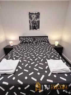 Black & White Delight - 2bd 2bth Apt - Braddon - 6