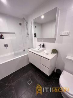 Black & White Delight - 2bd 2bth Apt - Braddon - 2