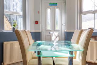 West Hill Stays Chapel Alleton LS7 - 3 bed Sleeps 5 - close to City Center - free parking - contractor welcome - 8