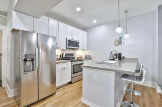 **NEW RADiant Stay in the Thrust of OTR* w/Parking - Cincinnati - 2