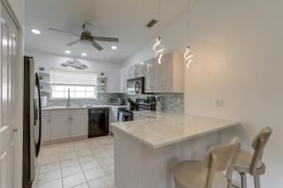 Coastal Getaway w/ Pool: 6 Mi to St Pete Beach! - 2