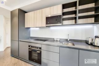 Deluxe One Bed Apartment by London ExCeL - London - 1